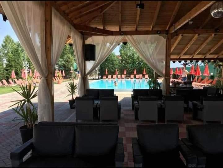 House Of Horses Shtepia E Kuajve Hotel Korce Exterior photo