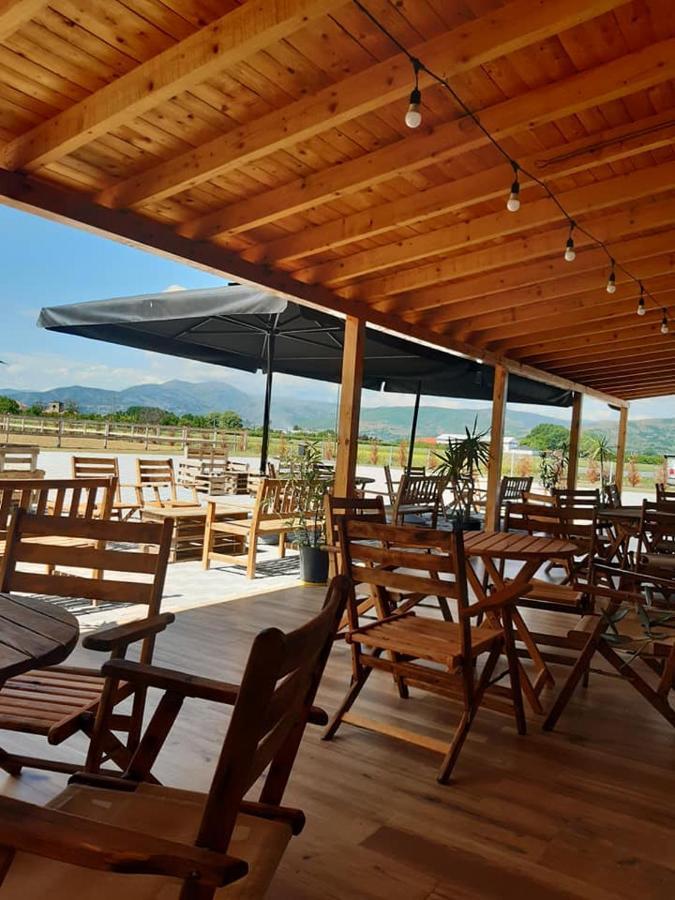 House Of Horses Shtepia E Kuajve Hotel Korce Exterior photo