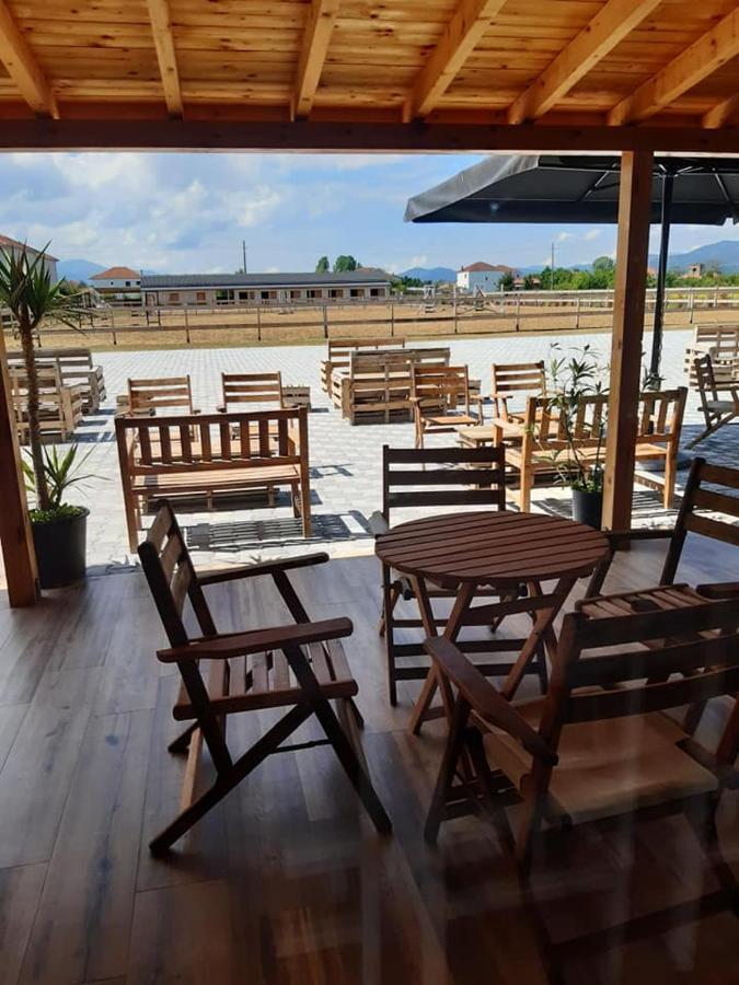 House Of Horses Shtepia E Kuajve Hotel Korce Exterior photo