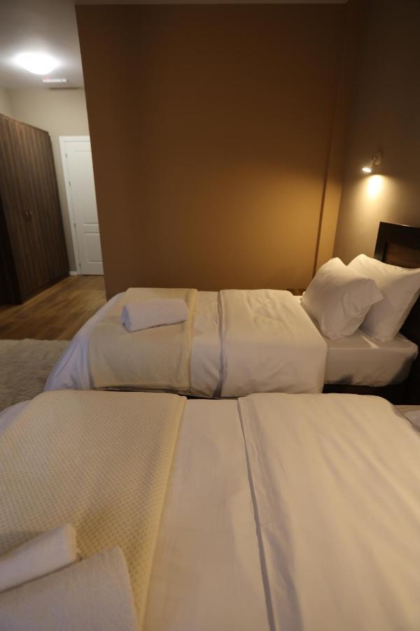House Of Horses Shtepia E Kuajve Hotel Korce Exterior photo