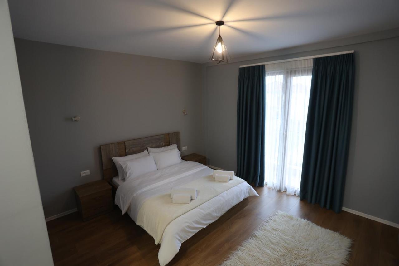 House Of Horses Shtepia E Kuajve Hotel Korce Exterior photo