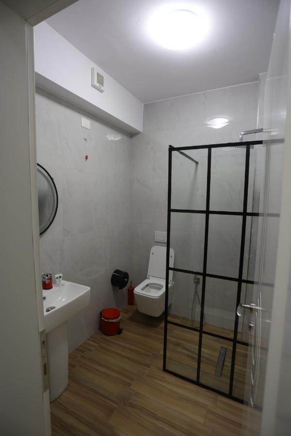 House Of Horses Shtepia E Kuajve Hotel Korce Exterior photo