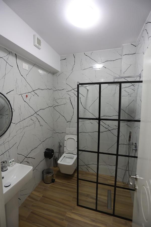 House Of Horses Shtepia E Kuajve Hotel Korce Exterior photo