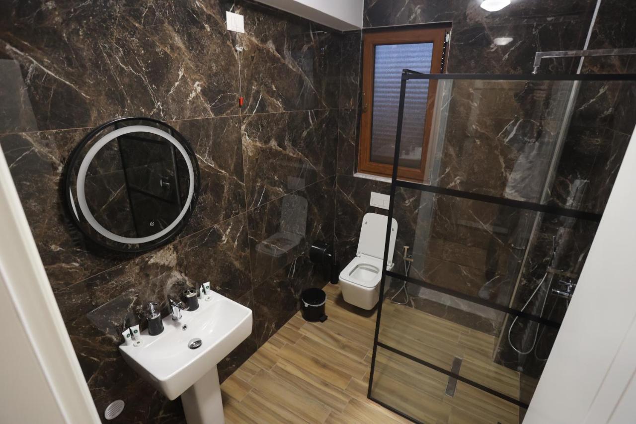 House Of Horses Shtepia E Kuajve Hotel Korce Exterior photo