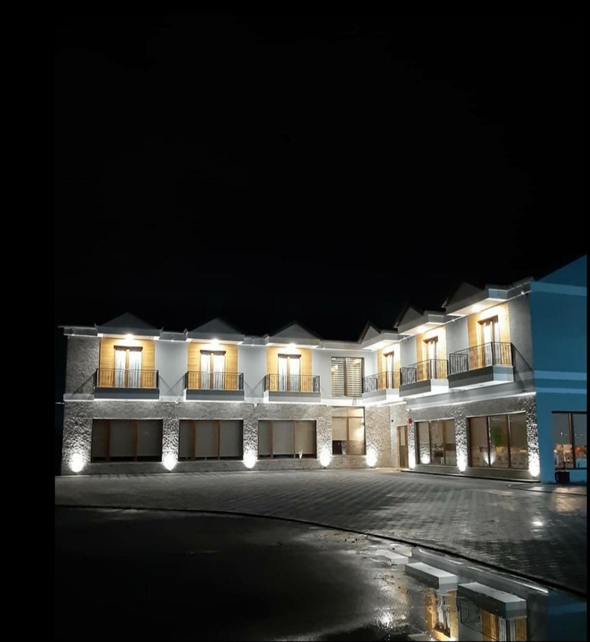 House Of Horses Shtepia E Kuajve Hotel Korce Exterior photo