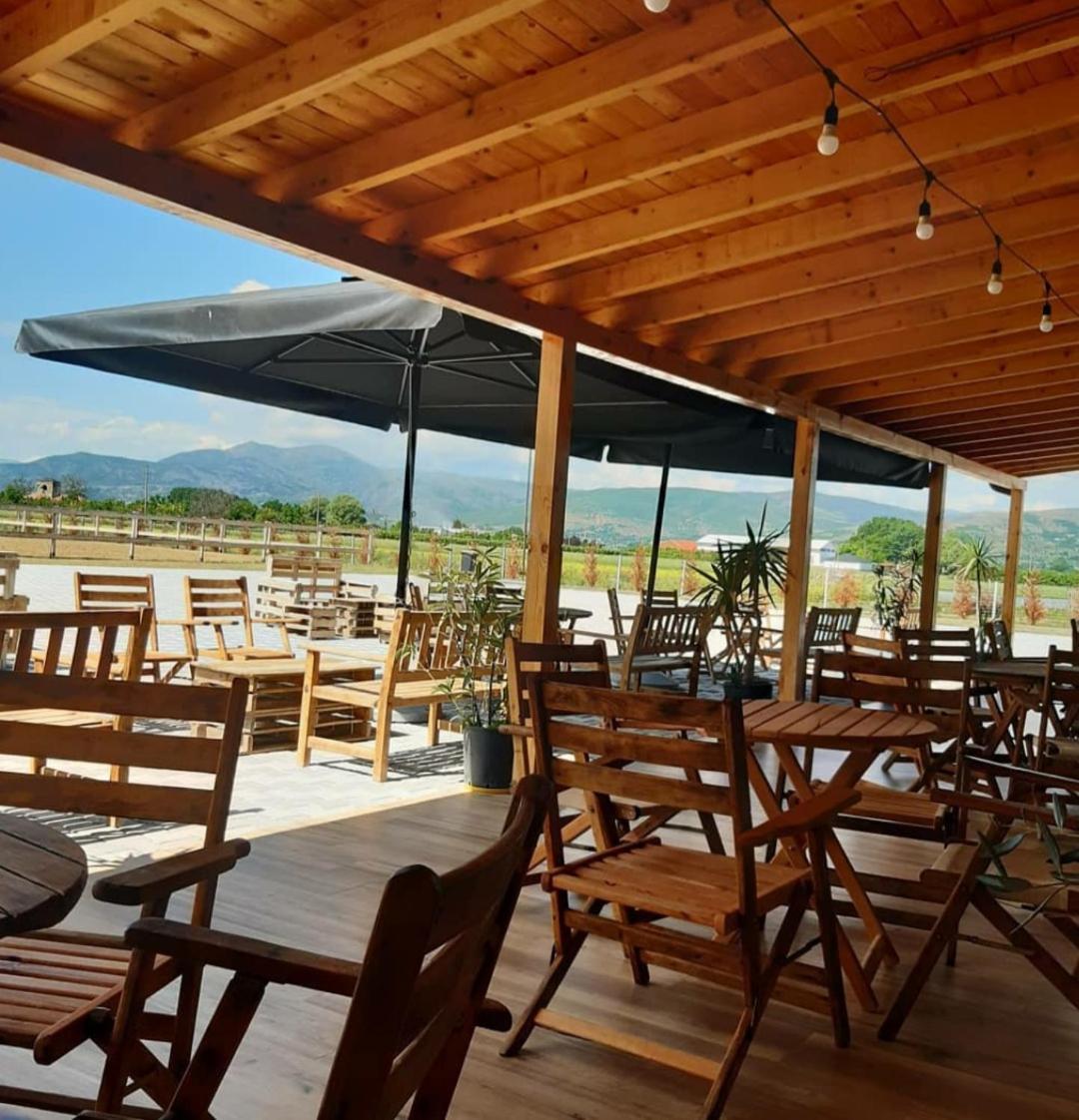 House Of Horses Shtepia E Kuajve Hotel Korce Exterior photo